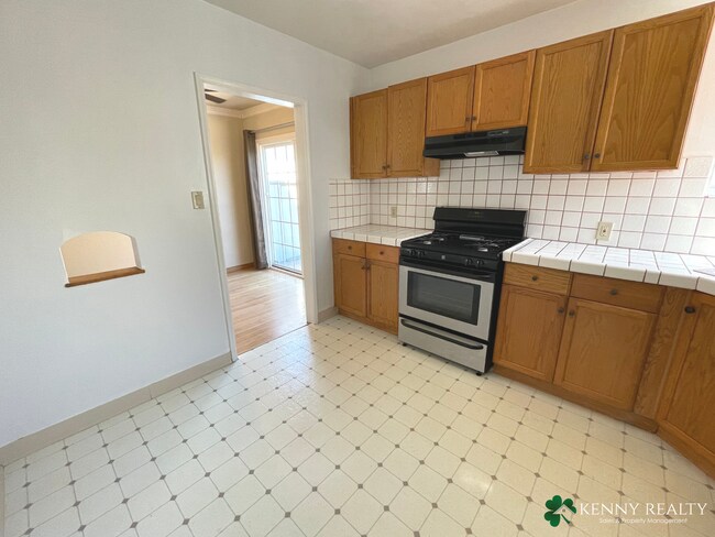 Building Photo - 3 Bedroom Home in Hayward