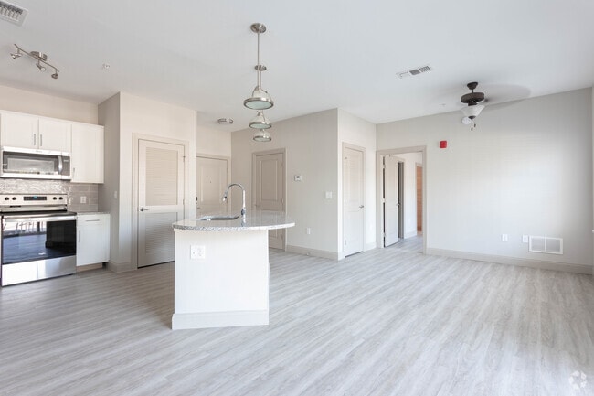 1Bd / 1.5Ba - The Hamilton at Lakeside