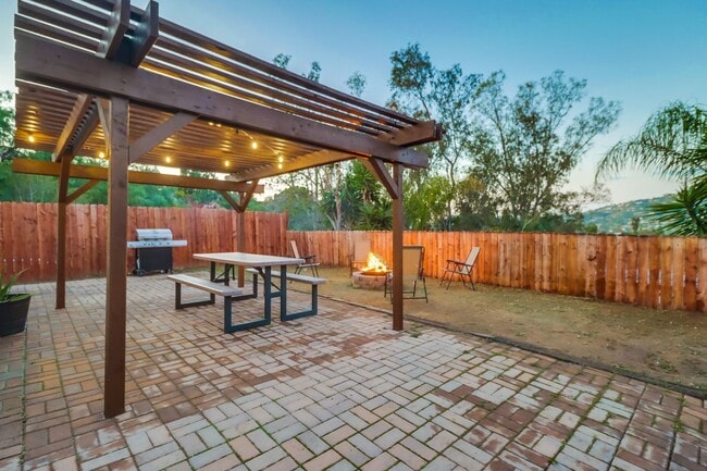 Building Photo - Barcelona Ridge Estates