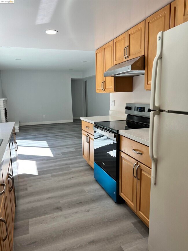 Building Photo - 54 S Lake Dr