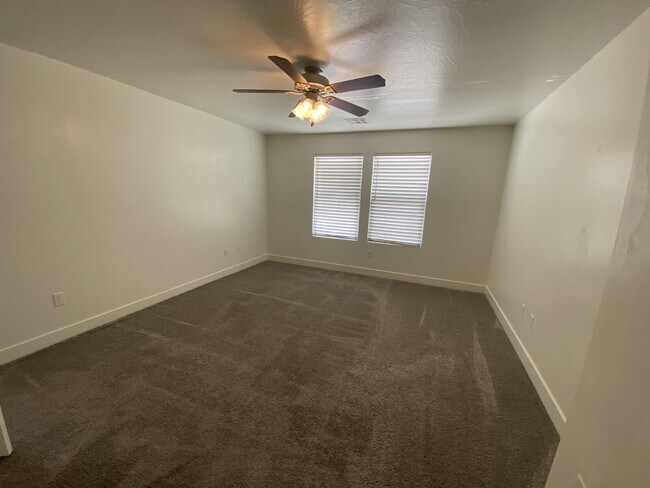 Building Photo - "Spacious 4-Bedroom Townhouse Retreat on S...