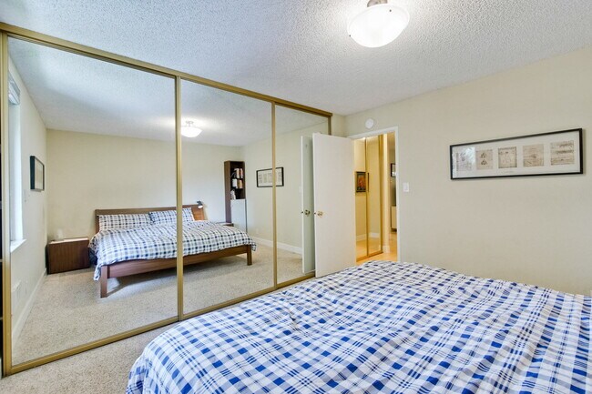 Building Photo - Fully Furnished Condo near Downtown Mountain View & Stevens Creek Trail