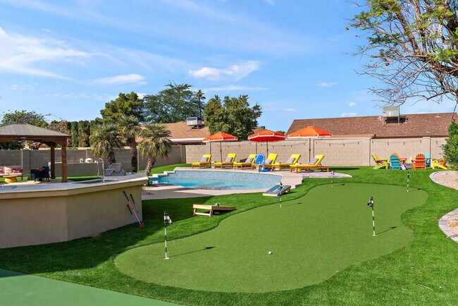 Building Photo - 7804 W Pershing Ave