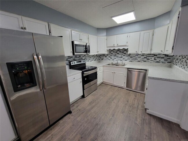 Building Photo - Section8 Accepted