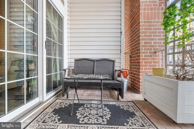 Building Photo - 4951 Brenman Park Dr