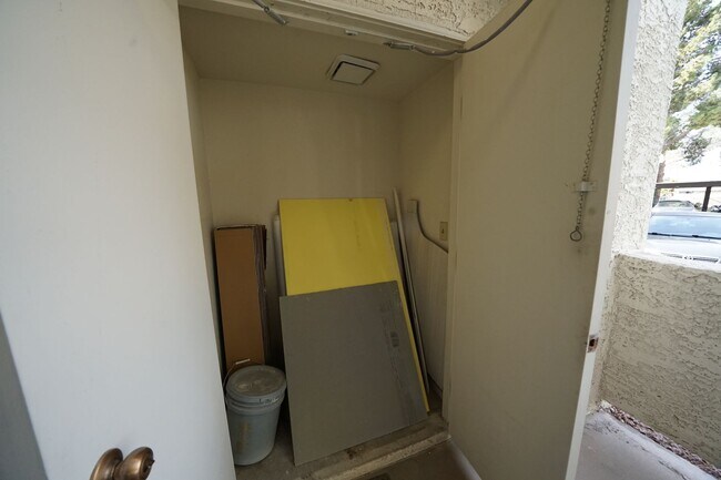 Building Photo - 4729 Nara Vista Way