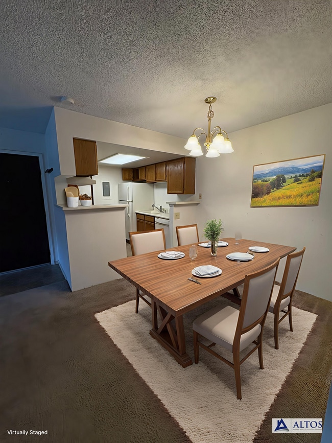 Building Photo - 1 - Bedroom / 1-Bath Penthouse Unit with I...