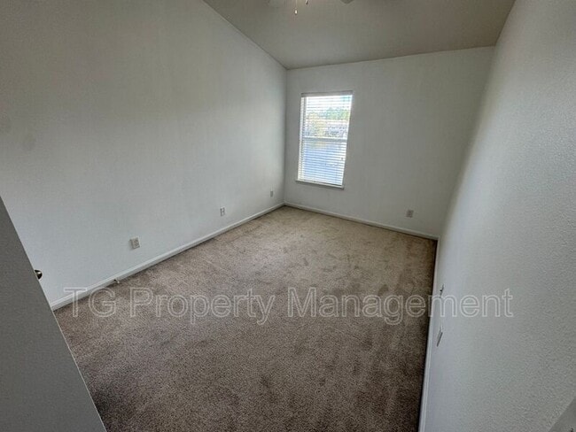 Building Photo - 5760 Sandstone Way