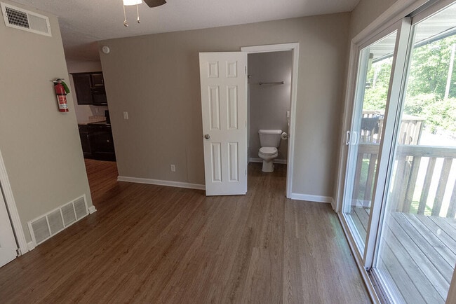 Building Photo - 105 N Garth Ave