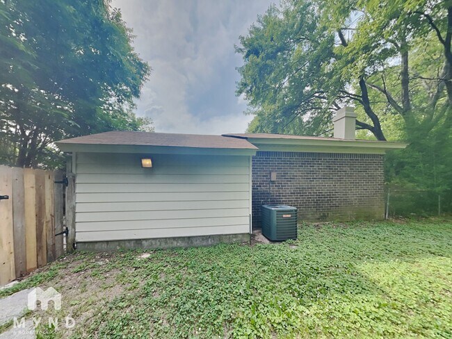 Building Photo - 3859 Hyacinth Dr
