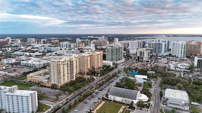 Building Photo - 750 N Tamiami Trl
