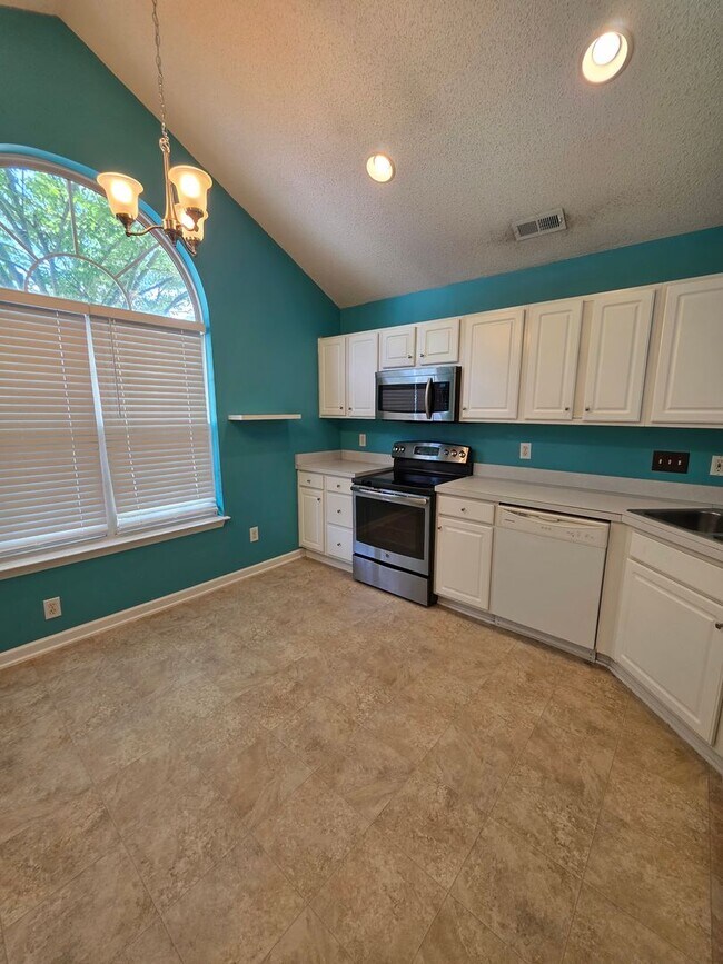 Building Photo - 2/3 BR in Rachel's Keep Community!