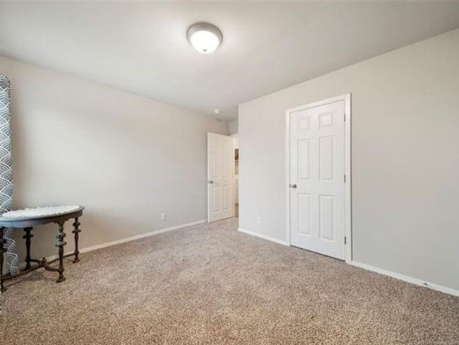 Building Photo - Spacious 3 Bed 2 Bath Home with 2 car gara...