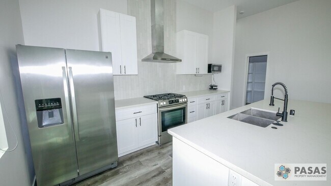Building Photo - Newly Built Solar-Powered Home!