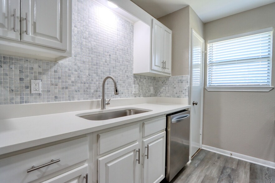 Building Photo - 2105 Interurban Blvd