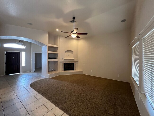 Building Photo - 4 BEDROOM HOME WITH POOL ACCESS!