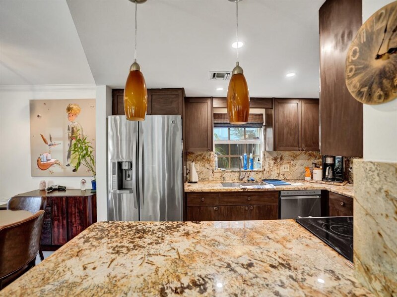 Building Photo - 814 SE 13th St