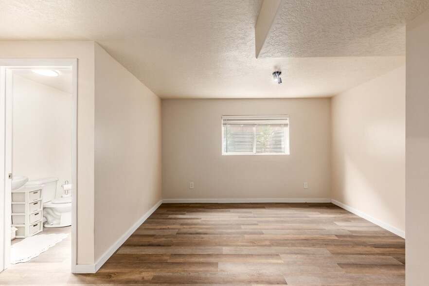 Building Photo - 857 W 200 S