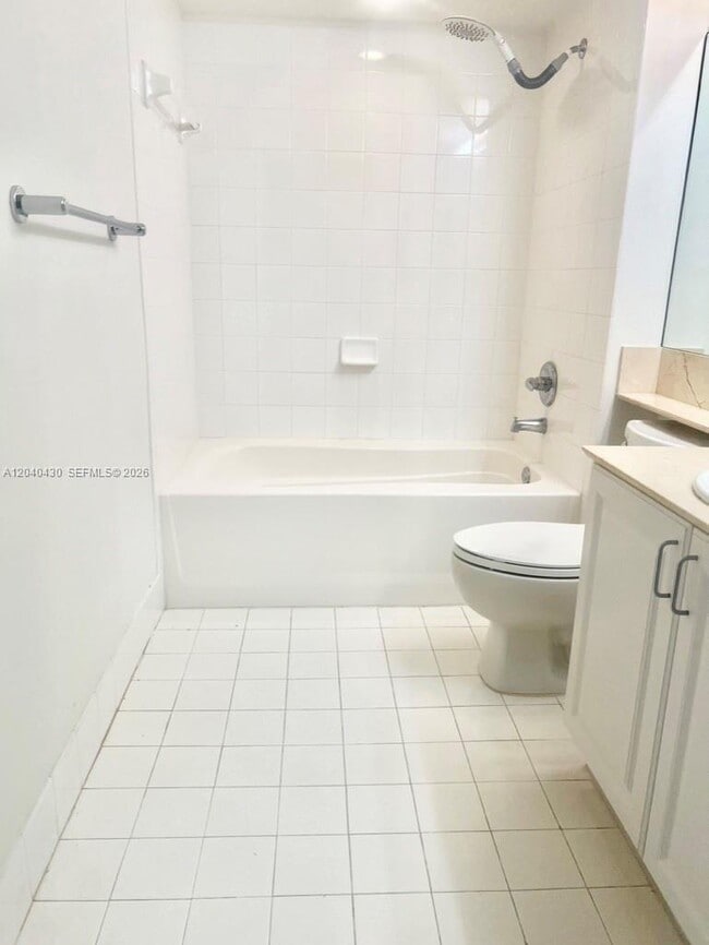 Building Photo - 1155 Brickell Bay Dr
