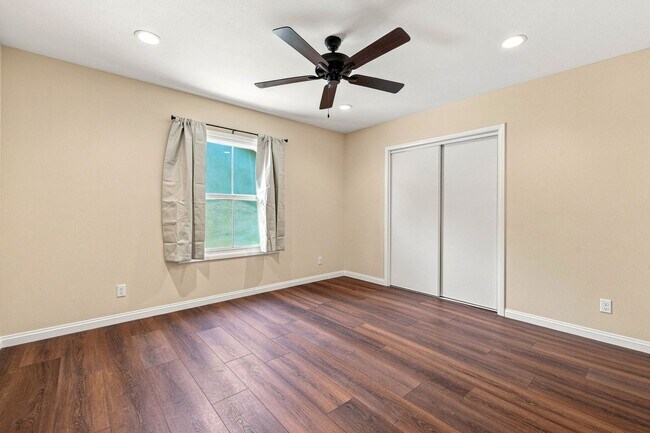 Building Photo - 730 S Van Ness Ave
