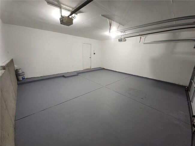 Building Photo - 3368 Eastmont Ln