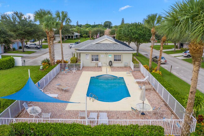 Building Photo - 1802 E Sanderling Ln