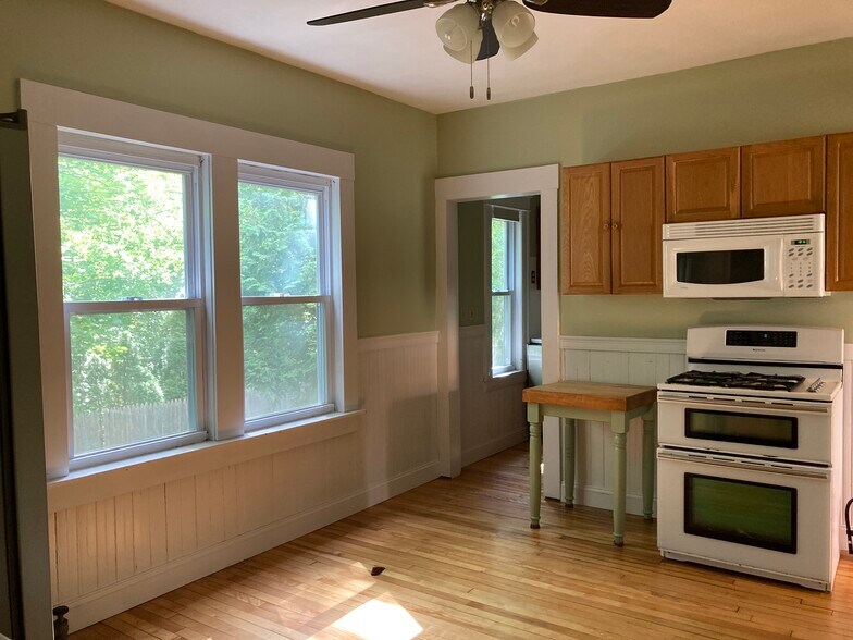 Kitchen - 5 Colonial Rd