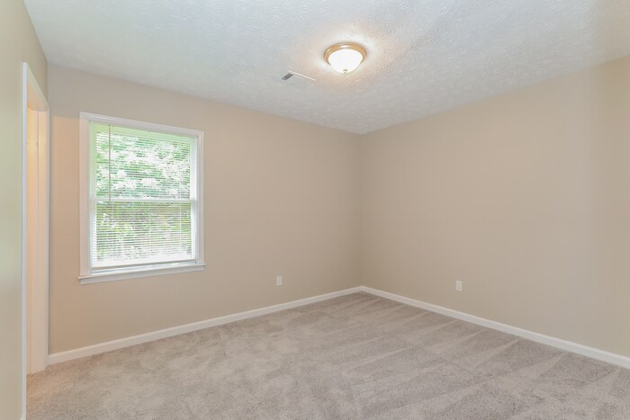 Building Photo - 570 Lakeridge Cir SE