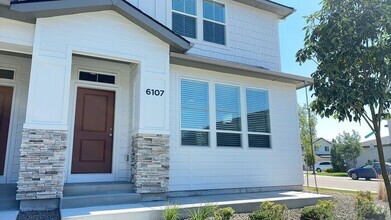 Building Photo - Roe Street Townhomes