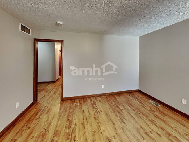 Building Photo - 1866 Pinnacle Club Dr