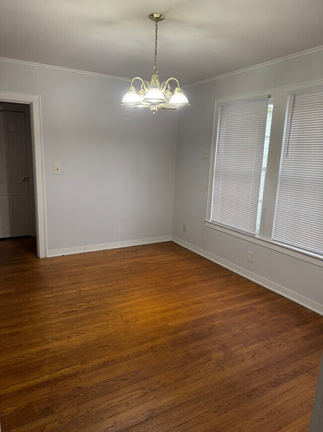 Building Photo - 113 E Merrick St