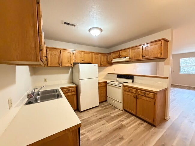 Building Photo - Last 2BR / 2BA unit - Community swimming pool