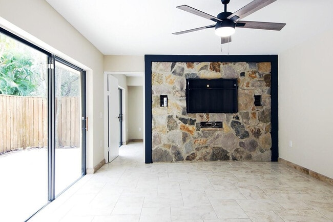 Building Photo - 1700 Embassy Dr