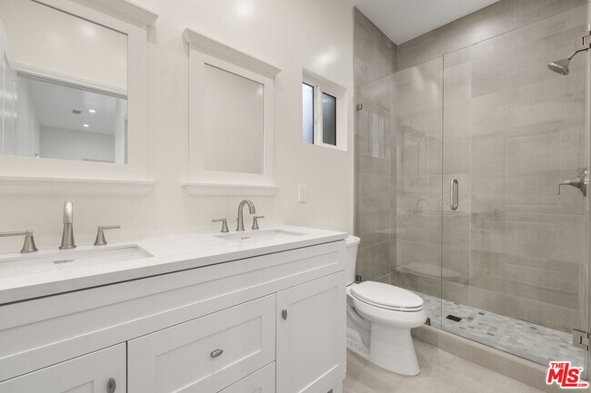 Building Photo - 4824 Saloma Ave