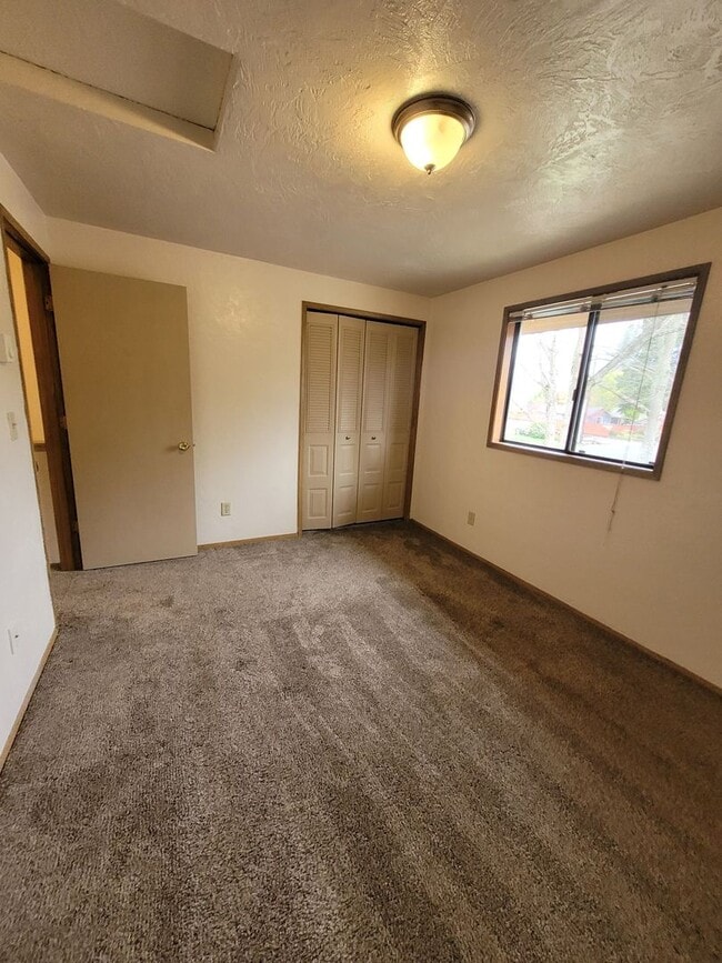 Building Photo - $500 OFF at Move-In -Special - 2BD, 1.5BA ...