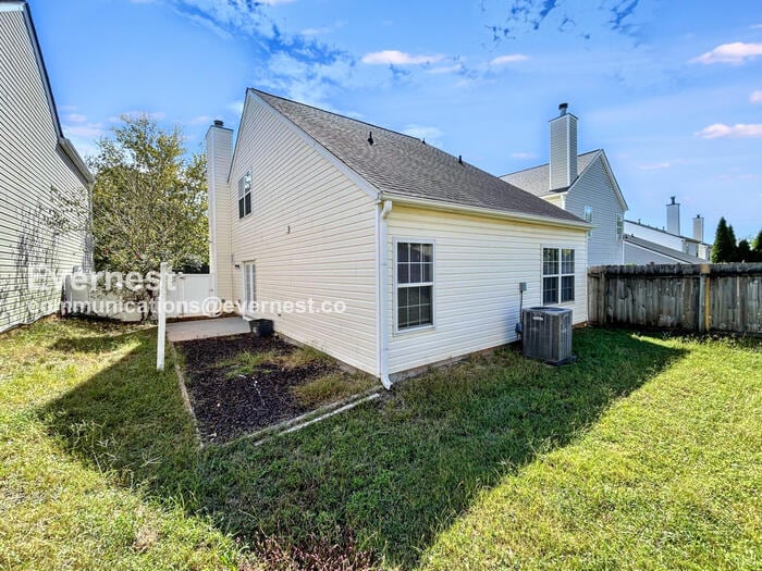 Building Photo - 2060 Lexington Ln