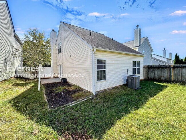 Building Photo - 3-Bedroom Home with Garage / Pet-Friendly ...