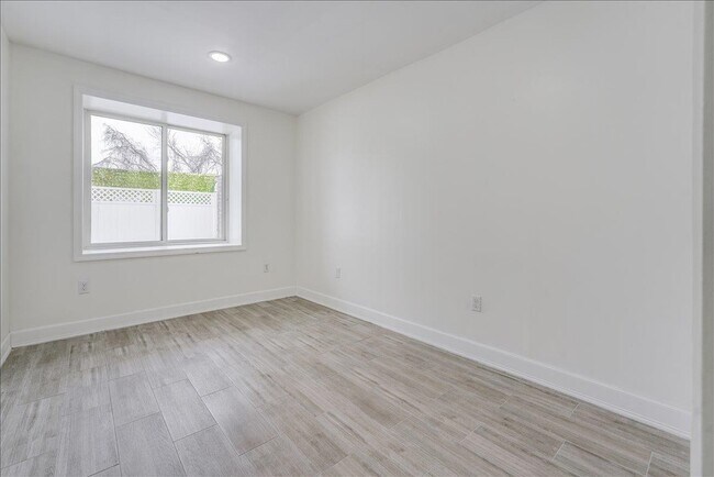 Building Photo - 260 Palisade Ave