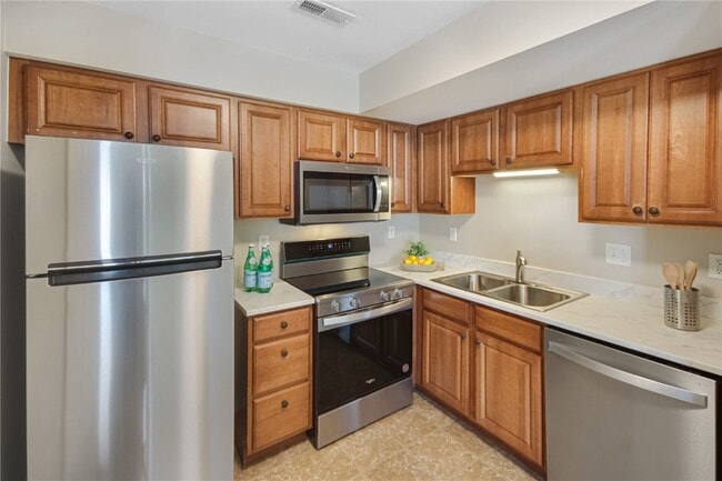 Building Photo - 30 Stonewall Creek Ct