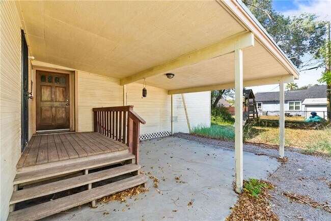 Building Photo - 626 Caddo St