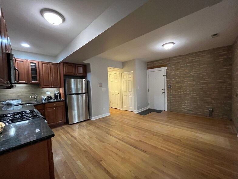 Primary Photo - 4938 N Winthrop Ave