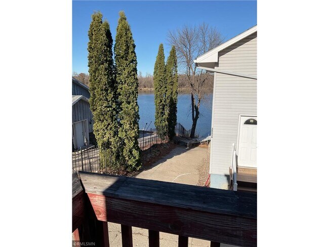 Building Photo - 28662 W Lake Dr