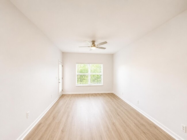 Building Photo - 9833 Perfect Dr