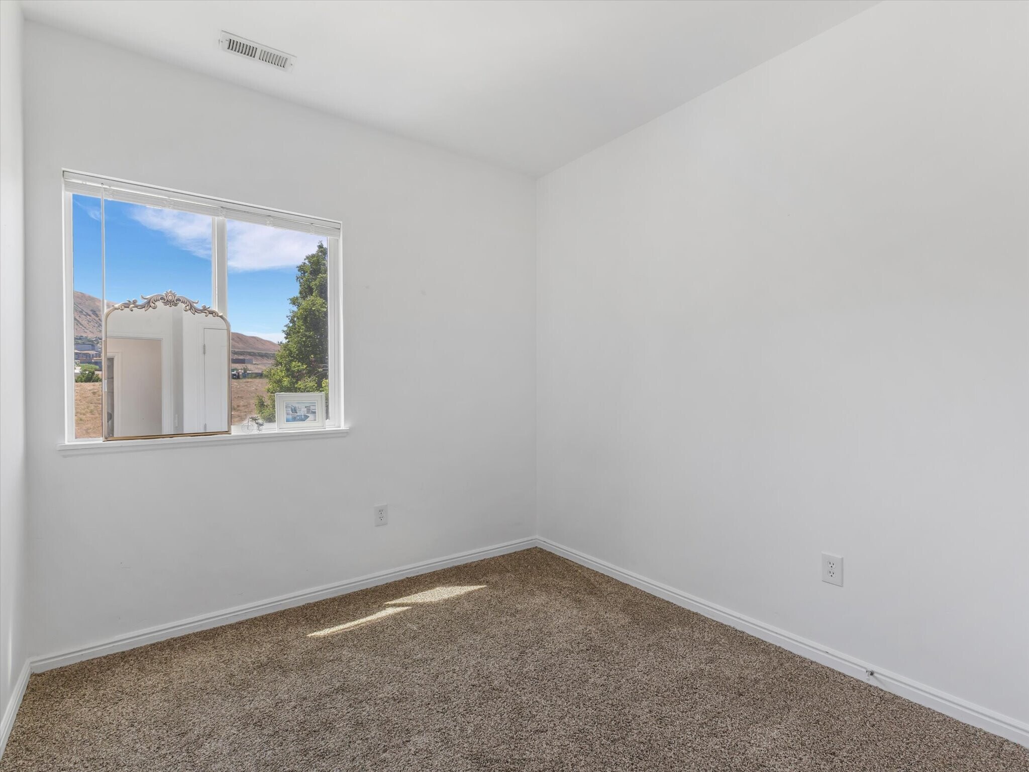 Building Photo - 114 E Bella Monte Dr