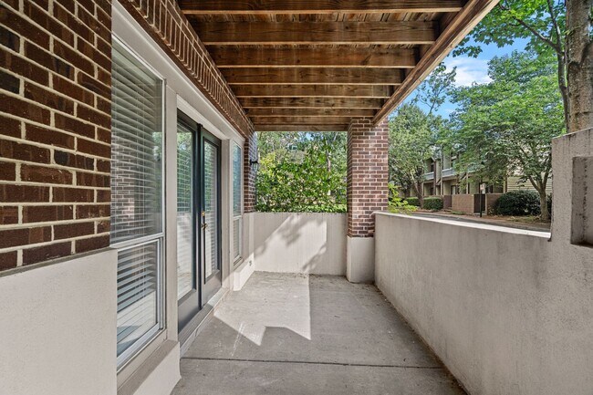 Building Photo - Unique 3 Bedroom/ 3 Full Bathroom 2 Story ...