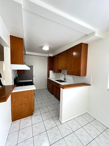 Building Photo - 1322 Amherst Ave