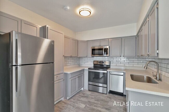 Building Photo - 2530 N 17th Way