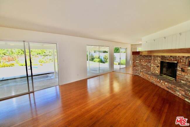Building Photo - 23431 Clarendon St