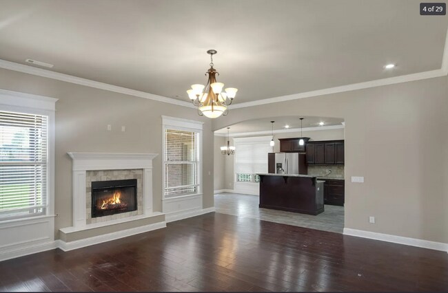 Building Photo - Beautiful 4 Bedroom 3 Full Bathroom DREAM ...