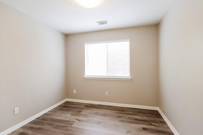Building Photo - 4018 Hunnington Dr